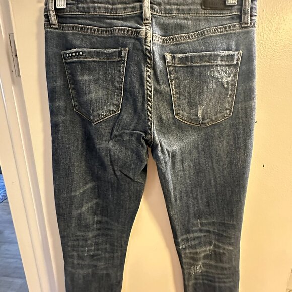 BLANKNYC Skinny Jeans with Oil-Rubbed Contrast - Picture 3 of 4